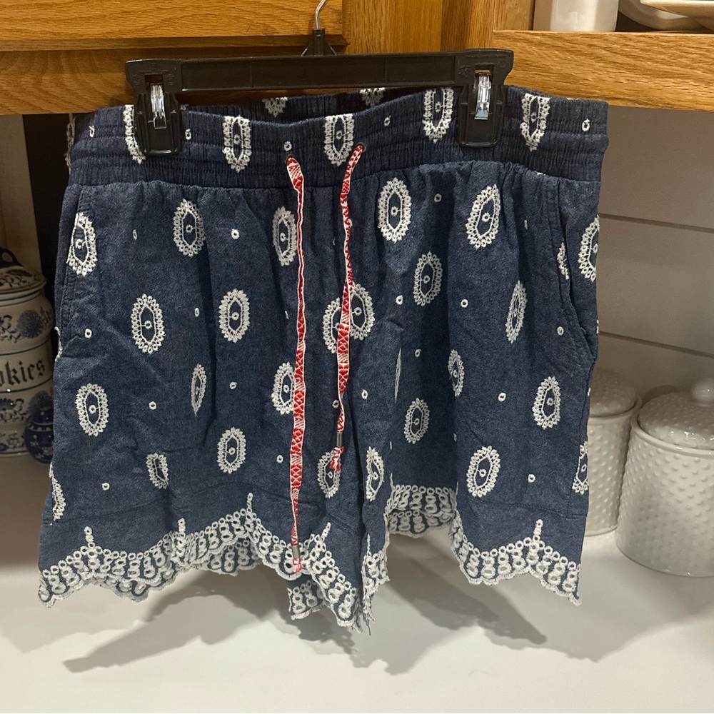 Shorts! Size Sm fits like a Medium.